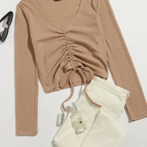shein tröja - jättefin beige tröja från shein. nästan helt oanvänd och säljs pga att den är för stor för mig💕. Säljer den för 29kr(+frakt). 
