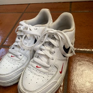 Air force one!!! - skick: 5/10, nypris: 1000, pris: 300 inklusive frakt