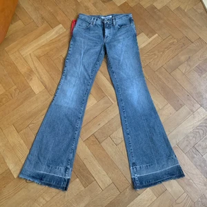 Lådmidjade  - lådmidjade fornarnia jeans i nyskick med lapparna kvar⭐️⭐️ mst sälja då de tyvärr är försmå för mig:(