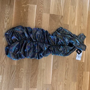 Party ZARA dress - Never wore it still has the price tag -  original price for around 600kr - Limited Edition 