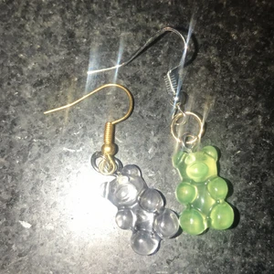 Björn örhängen  - Björn örhängen hemma gjort Genomskinlig Ljusgrön