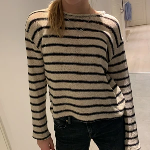 Randig tröja från zara - En randig tröja från zara som är i nyskick. 