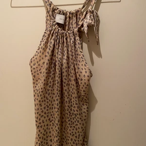 NEO NOIR  - SÅÅÅ snygg top från Neo noir! ⚡️⚡️⚡️