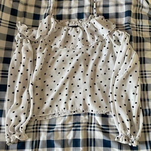 Topp - Fin topp passar till det mesta, fint mönster 