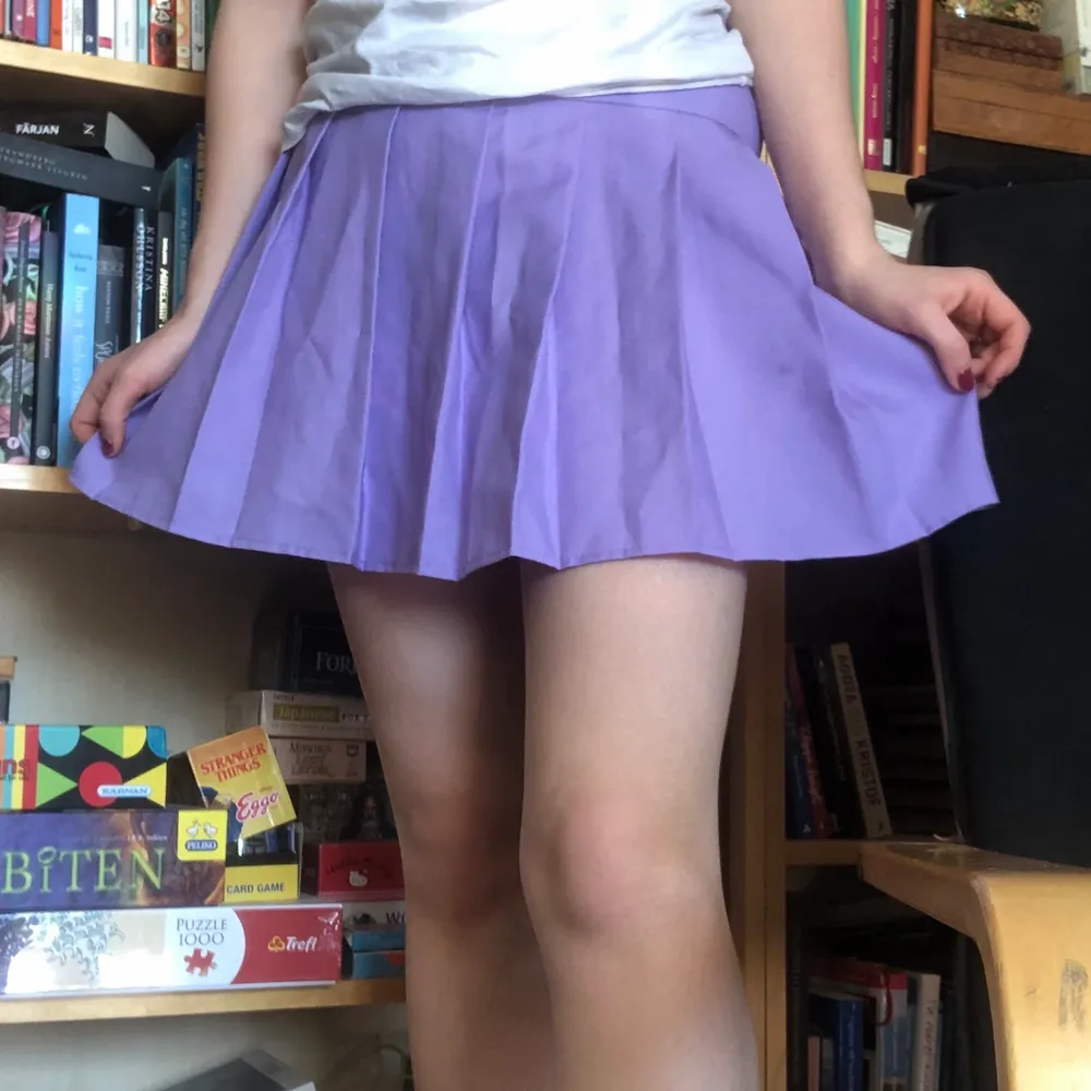 Simpel och ljuslila kjol, köptes för några år sedan :) Minimalt använd!💜 Skriv för fler frågor eller bilder!. Kjolar.