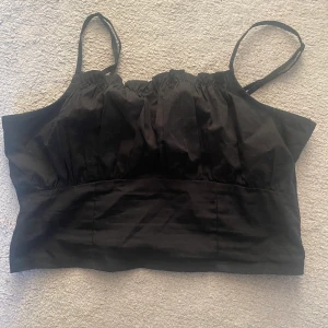 Svart linne - Svart linne i bra skick. limnet är är endast använt få gånger.  