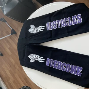 Snygga baggy jeans  - Säljer mina riktigt snygga baggy jeans av anledningen att de var lite smala i midjan, dem är storlek 31/33 alltså ish i storlek medium.