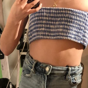 Randig topp - En fin randig topp från shein, storlek 9y, men är snart 12 och den är för stor för mig, så kanske XXS