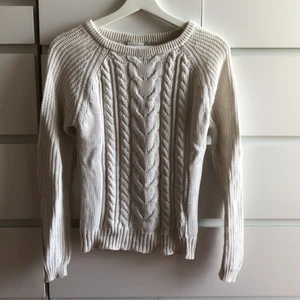 Stickad tröja - Vit stickad tröja från cubus. Storlek M