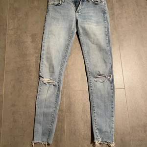 Hål Jeans & Byxor från Bik Bok | Köp begagnat på Plick