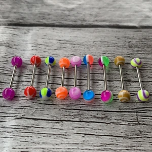 Piercingar - 1,6 mm tjocka, 16mm långa, 5mm kulor. bild 2 är den röda staven böjbar och den rosa i akryl. Aldrig använda