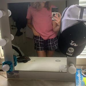 En tröja  - Säljer denna för jag behöver pengarna. För för fler bilder eller frågor är det bara att fråga mig så kan jag fixa det💗