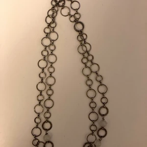 Halsband - Långt halsband med några pärlor i!