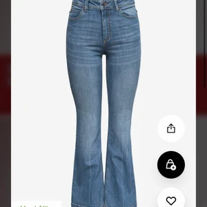 Bootcut jeans  - Säljer dessa snygga bootcut jeans från Gina tricot. Använda några gånger men är i bra skick. Används inte längre så priset kan diskuteras❤️köparen står för frakten 