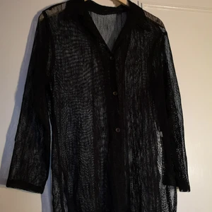 Skjorta i nät - Svart skjorta i nät. Uppskattar till en storlek 38. 