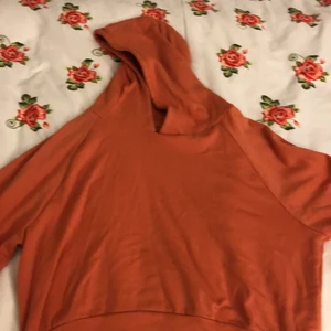 Magtröja  - Magtröja bra skick har köpt den från Bik bok ska sälja den för 15kr storlek xs