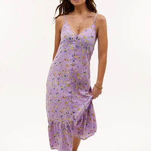 Loavies klänning💜💜 - En superfin långklänning från loavies i nyskick💜 Helt slutsåld🌸 Skickar gärna fler bilder!♥️