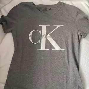 Aldrig använd Calvin Klein T-shirt. Köpt på Calvin Klein i sthlm.