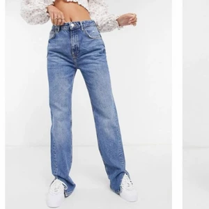 Jeans slits - Från pull&bear Anvönda nån gång säljer då dom blivit försmå💕💕💕
