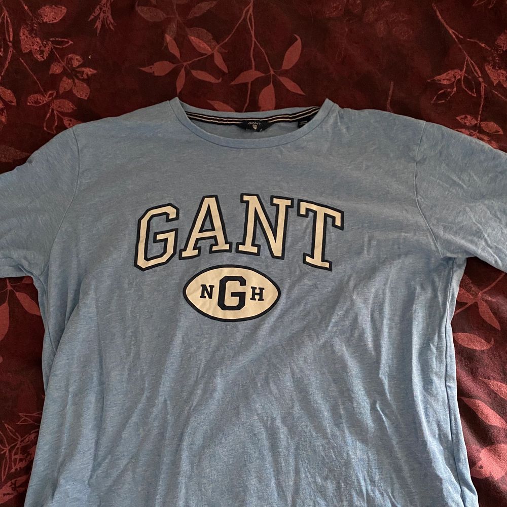 Gant T-shirt i blå färg (blåare i verkligen)skönt material . T-shirts.