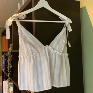 Topp - Oanvänd topp från shein, inte genomskynlig och överlag bra kvalite💕