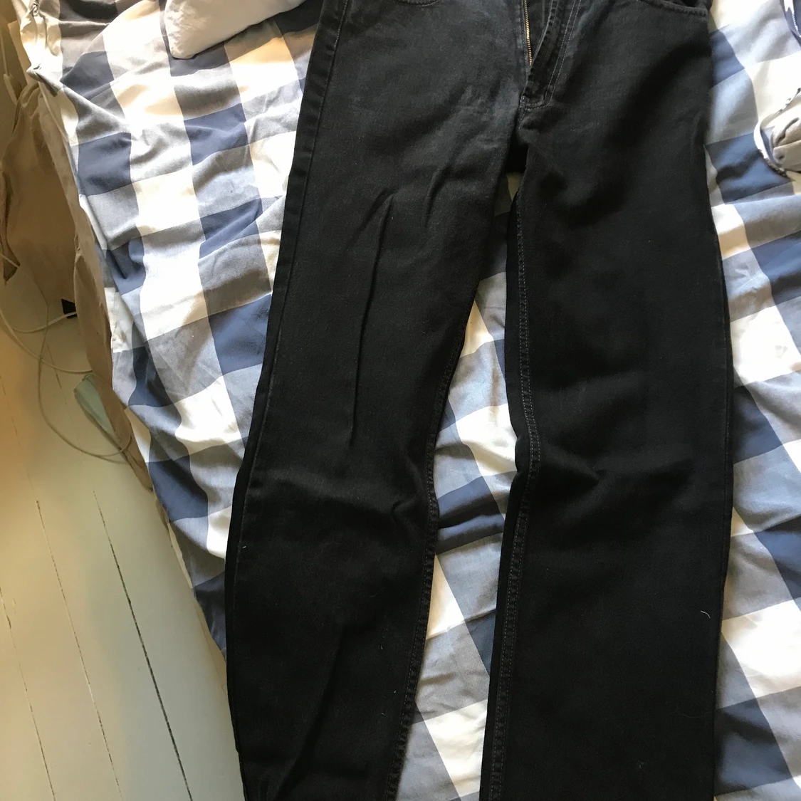 Snygga mörkgråa/svarta jeans  - 90