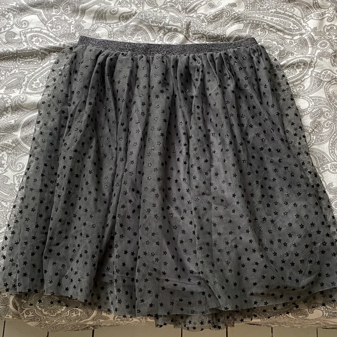 Glittrig kjol från H&M