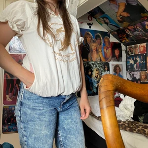 Kawaii kortärmad hoddie - Hoddie från kawaii i fint skick knappt använd. Katt i hemmet. Strolek uppskattad. 