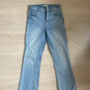 Ljusa raka fina jeans från Gina Tricot, aldrig använda utan endast provade!