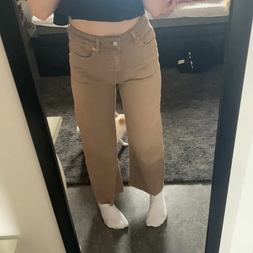 Bruna jeans från lager 157. Jag är 160 cm bra i längden på mig! Näst intill oanväna! . Farkut & Housut.