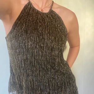 Glittrigt linne - Glittrigt linne från H&M, storlek S✨