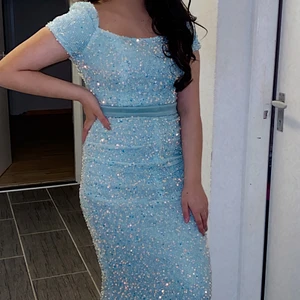 Kläning  - Strl 36-38 (passar även i strl S), mindre i storlek! Använd endast engång 