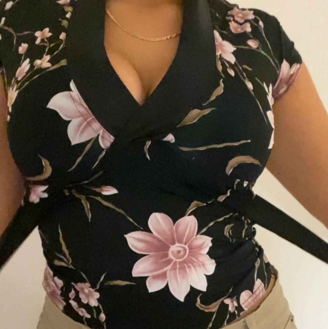 Blommig v-neck t-shirt  - 90