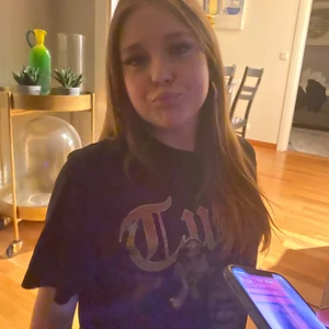 12 årig tjej - Ganska använd men ändå bra skick fin en liten orre bortskämd rik pappa 