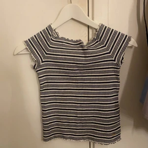 Fin tröja men dock en liten fläck❤️🙈 - Inte jätte gammalt😉, men dock super fint❤️