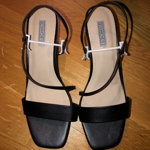 NLY shoes  - Helt oanvänd klackar från Nelly strl:36. 