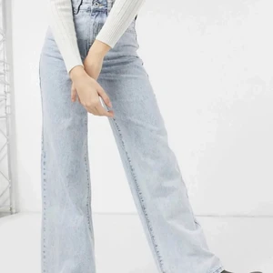 Blåa Raka Jeans -  Hör av er vid frågor! Pris kan diskuteras.