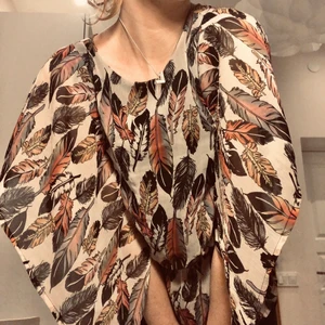 Tröja från Lindex - En tröja i bra skick, säljer på grund av ingen användning längre. Storlek 146/152 men passar mig som är en XS-S. Frakt tillkommer.