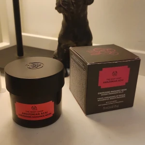 THE BODY SHOP - helt ny "Amazonian acai energising radiance mask" från THE BODY SHOP. Aldrig använd eller öppnad. 130kr. Nypris 200kr.  #shop #the #energising