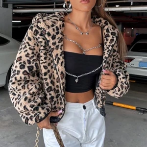 Intressekoll!! - Skit fin och mysig croppad från shein. Bara en Intressekoll för att se, kanske ska sälja senare!!❤️