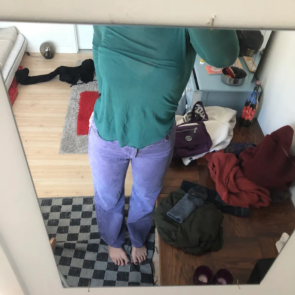 Bough at the store, last year. Super comfortable, long, and high weist. I’m 176cm and they are just perfect for me. Selling because I rarely use. Perfect conditions. Purple jeans works sooo good with most Colors. Brown, green, red, pink, , orange, black, white, purple, blue. ALLLLLLL . Jeans & Byxor.