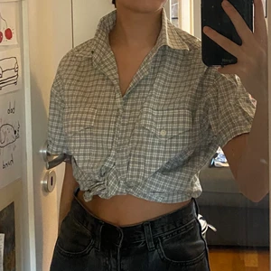 Cool skjorta  - Cool rutig skjorta som går att ha på många olika sätt! Frakt inkluderat i priset 