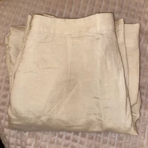 Bershka linnebyxor - Helt nya linnebyxor från bershka! Upplagda för att passa mig, 160cm. 💕