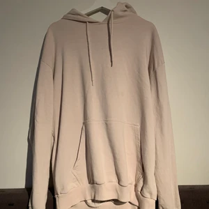 Hoodie  - Ljus beige hoodie som är oversized 🤩🤩🥰❤️