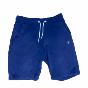 Gant, mjukisshorts - Skick: 7/10, lite solblekta                                                                 Storlek: 170 cm/ 15 years                                                              Nypris: 800 kr