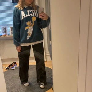 Mysig sweatshirt  - Säljer denna sweatshirt då den inte längre kommer till användning, supermysig  👊🏻✨✨