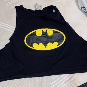 Stl M - Använd lite ett litet hål på magen syns knappt 