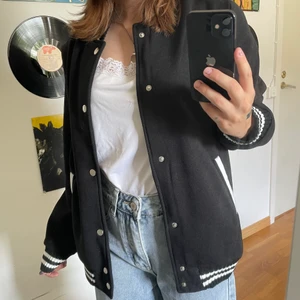 Collagejacka - Simplare collagejacka, nästan som en hoodie