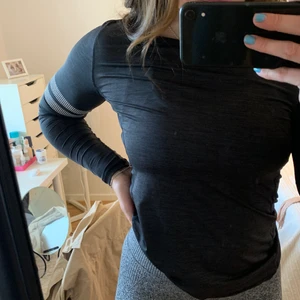 Svart tröja från stronger - Träningströja gen stronger. Fint skick. 