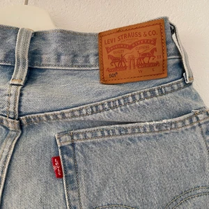 Levis shorts  - Shorts från Levis, står typ inte stl men passar xs-s. (Vill flera köpa på vinner högst bud)